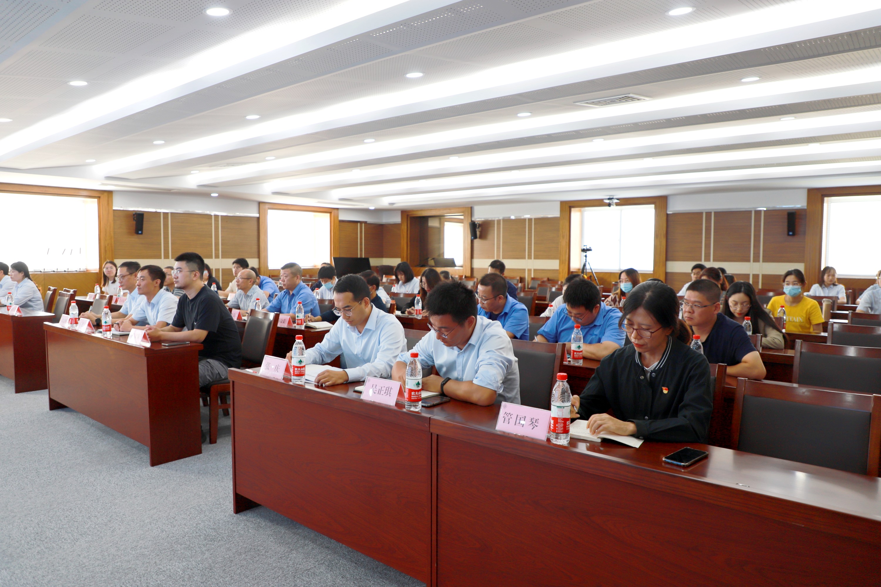 征途国际集团开展纪检监察业务培训暨警示教育会议